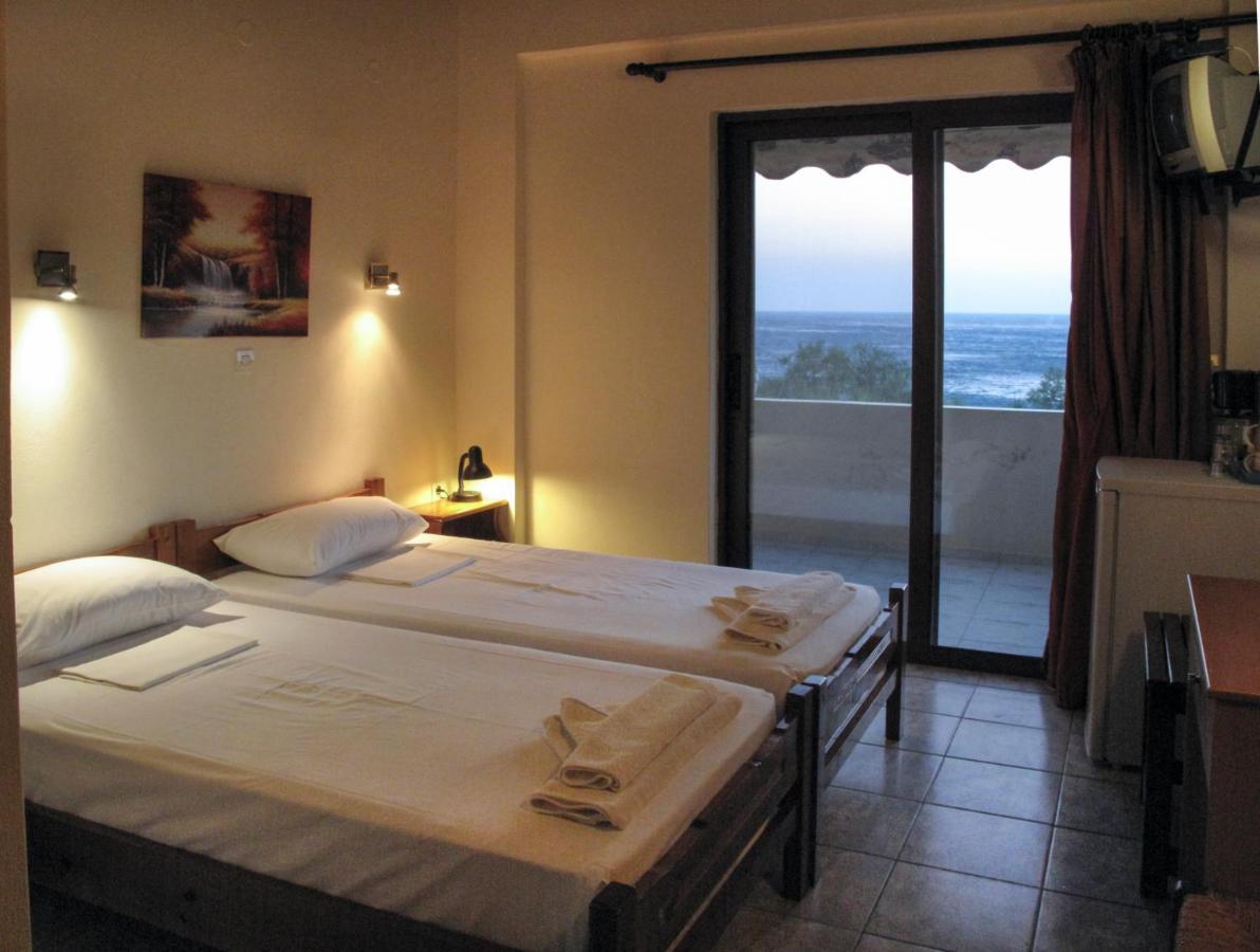 Apanemia Rooms Triopetra Esterno foto