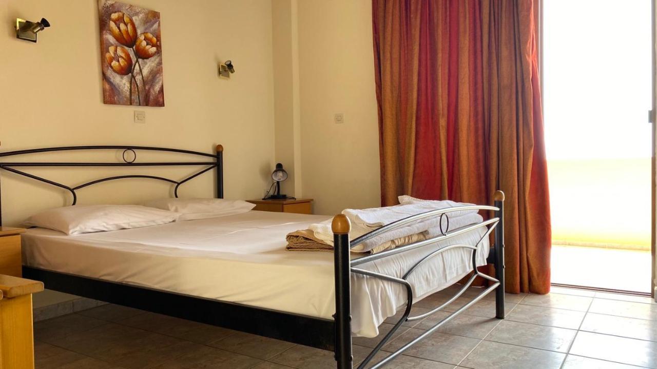 Apanemia Rooms Triopetra Esterno foto